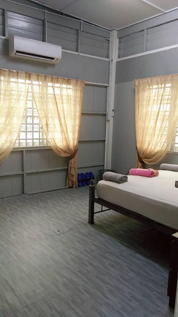Ila Homestay Kuala Besut Jetty Экстерьер фото
