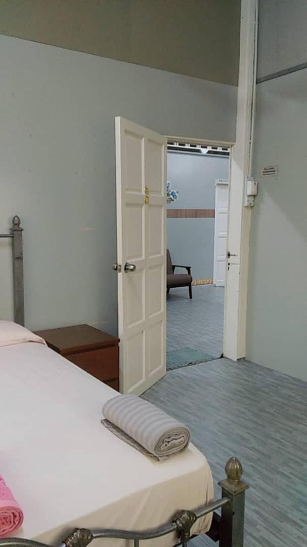 Ila Homestay Kuala Besut Jetty Экстерьер фото